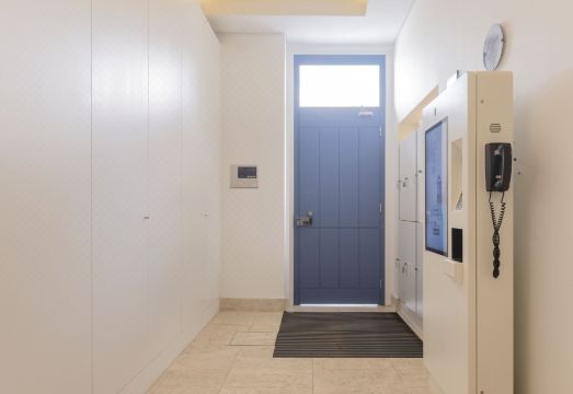 에스트렐라 지역 주변 공원 및 거리 풍경