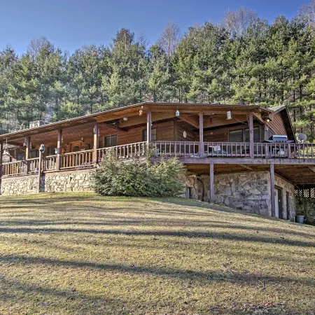 Emerald Gate Farm Cabin w/ on-Site Fishing Pond!