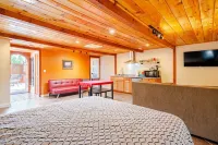 Cozy Casita with Private Courtyard and COLD A/C in East Tucson