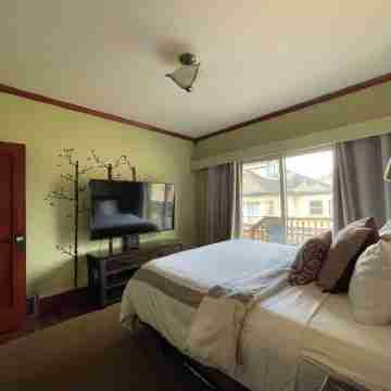 3-bedroom Craftsman home with hot tub/sauna in the Heart of Arcata Rooms