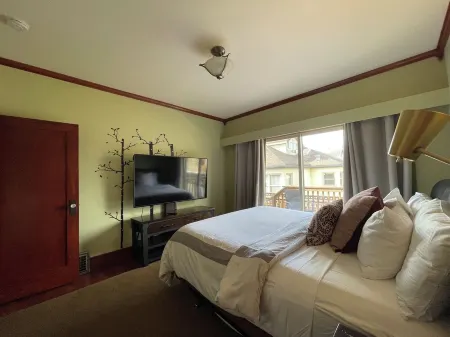 3-bedroom Craftsman home with hot tub/sauna in the Heart of Arcata