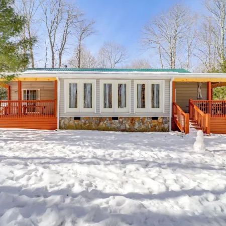 Pet-Friendly Beech Mtn Home, 2 Mi to Skiing/Hiking
