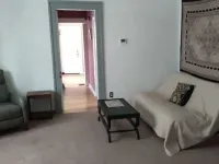 Cozy 2 bedroom in Highland Square, pets welcome! Hotels in Akron