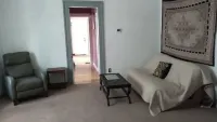 Cozy 2 bedroom in Highland Square, pets welcome!