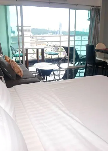 ห้องดีลักซ์พร้อมระเบียงและวิวทะเล