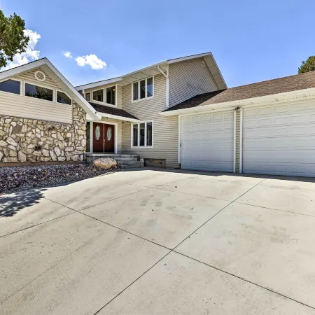 Arcade Games & Great Location! 7Br Cedar City Home