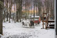 더 파인즈 코지 애로우헤드 레이크 이스케이프, 수영장 및 야외 모험 있음