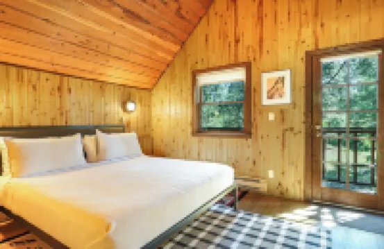 Modern 3BR Alpine Cabin, Mtn Views, Deck, Nearby Lakes and Purgatory Skiing