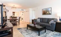 Classy Comfortable Condo - Close to everything
