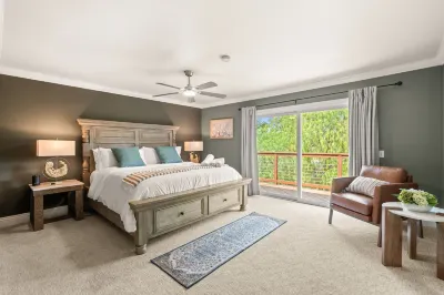 Mountain View Family Retreat w Game Room Scenic Decks Hotel di Diamond Bar