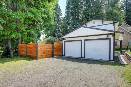 Farmhouse w/ Private Hot Tub < 1 Mile to Birch Bay