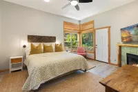 3Br Pet-Friendly Family Pine Cabin with Access Roslyn Ridge Summer Activities