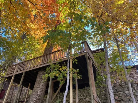Historic "Woody" Cabin on the River at Miramichee Falls w/kayaks