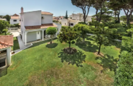 Charming Villa with Private Pool in Vibrant Vilamoura, Free AC and Wifi