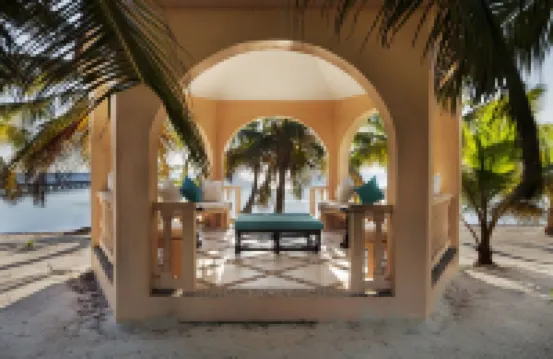 Luxury 250' long Beachfront-Pool,Horse Fountain, Snorkeling, Volleyball & Chef!