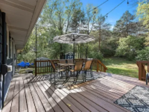 REMODELED Home, KING Beds, FAST WiFi Hotels in Minnetonka