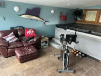 Comfy lake home  on the water mins from cp, sports force, downtown and the jet