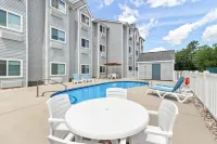Quality Inn Shallotte Near Ocean Isle Beach - Swimmingpools