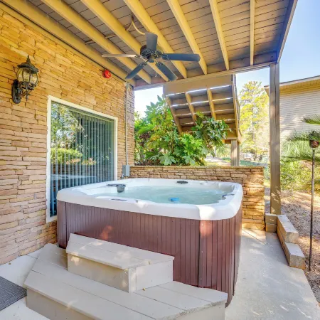 Waterfront Eatonton Escape w/ Private Hot Tub!