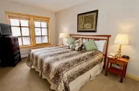 Gorgeous 1 Bedroom 1 Bath Condo in Center Village, Copper Mountain