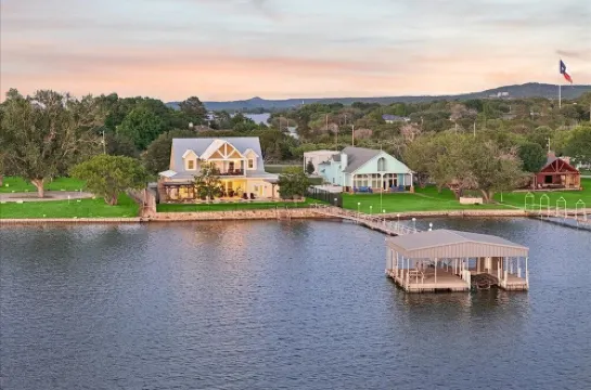 Gorgeous Lakefront Home, Possum Kingdom Lake peninsula! Best Views in the Area!