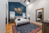 3800 sq ft of Fun! Sleeps 14 • Hot Tub • Pool Table • Pac-Man • Foosball