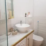 5mn from Paris Porte de Bercy, and 30mn from Disney. Pets welcome! Hotel di Saint-Maurice