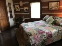 The Cabin at Flat Rock Farms - rustic charm on a beautiful former horse farm Hotels in Marshall County