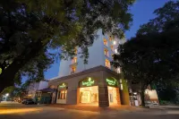 Lemon Tree Hotel Erode Hotels near Fort Theppakulam