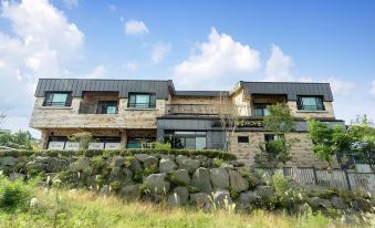 Jeju Gwaneumsa Ganeun Gil Pension