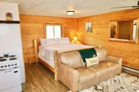 Elk Cabin - Mountain Views, Hear Rushing River, Private, Pet Friendly