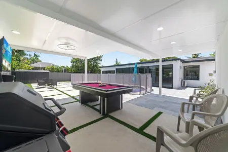 Spacious Family Retreat with Pool & Billiards