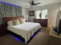 5 Bedroom family oriented home. Fenced yard, Adjacent park. Hotels in Champlin