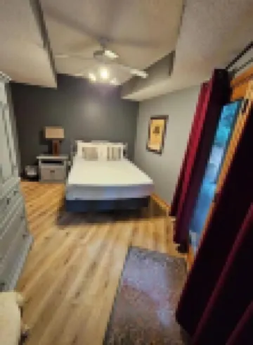 3 bedroom cabin w/hot tub