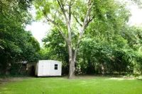 Spacious Kitchen and Cozy Retreat - Charming Family Haven Hotel in zona The Scott and Zelda Fitzgerald Museum