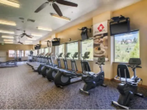 Luxe Chalet - Sleeps 15 ミッドウェイのホテル