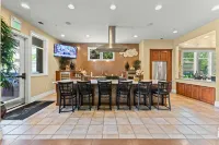 New Upscale 1BR Stay with Mini Golf, Sauna & Heated Pool