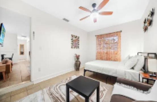 Sunny 3Br Oasis • Water View • Beach Gear • Fully Fenced Yard • Near Siesta Key