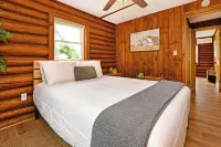 Walk to Beach - Close to Town - Pet Friendly Cabin