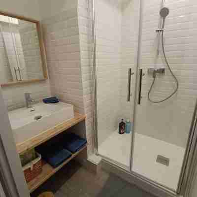 Appartement Cosy - Vue Théâtre Antique & Jardin de Cybèle Rooms