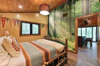 Stylish Signature Lodge, nestled in the Forest, with Teal Lake views