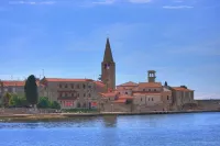 Comfortably furnished apartment, 300 m to the beach Hotels in Brulo