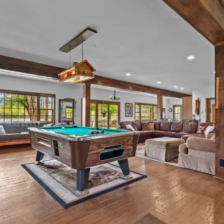 Relaxing property on a quiet road! Leave the hustle and bustle behind!