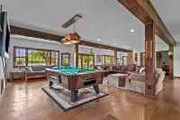 Relaxing property on a quiet road! Leave the hustle and bustle behind!