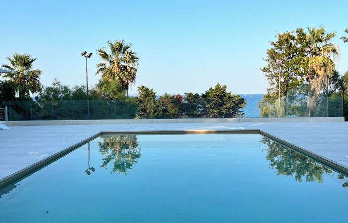 Helios Hotel