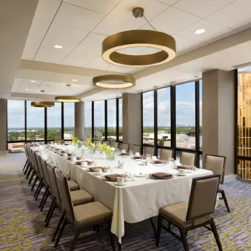 DoubleTree by Hilton Dallas-Campbell Centre