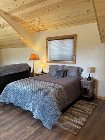 Cozy Loft Studio apartment with private deck and amazing views!