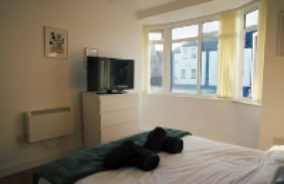 5 Min Walk to City! Stadium View 3 Bed Apartment