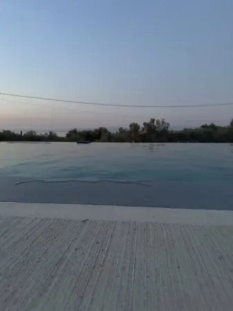 5 minutes from down town and aegean sea view Отели рядом с достопримечательностью «Эгейский университет»