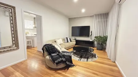 Stylish Family Home- 3BR in the heart of Dandenong, Just minutes to the station